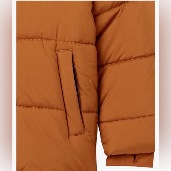 Amazon Essentials Boys' Heavy-Weight Hooded Puffer - Picture 3 of 6